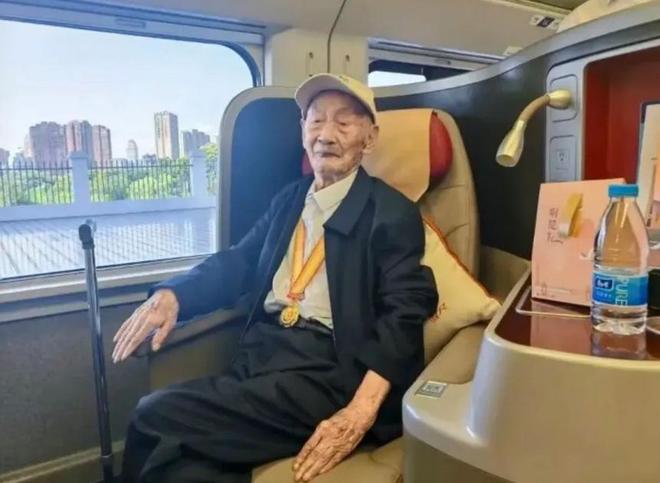 让我大受震撼的五件大杀器pg电子金灿荣：阅兵式上(图10)