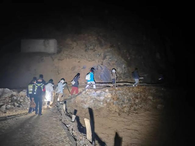夜里都难找路！”7人登山迷路被困！pg模拟器电脑版“没有村民向导我们(图3)