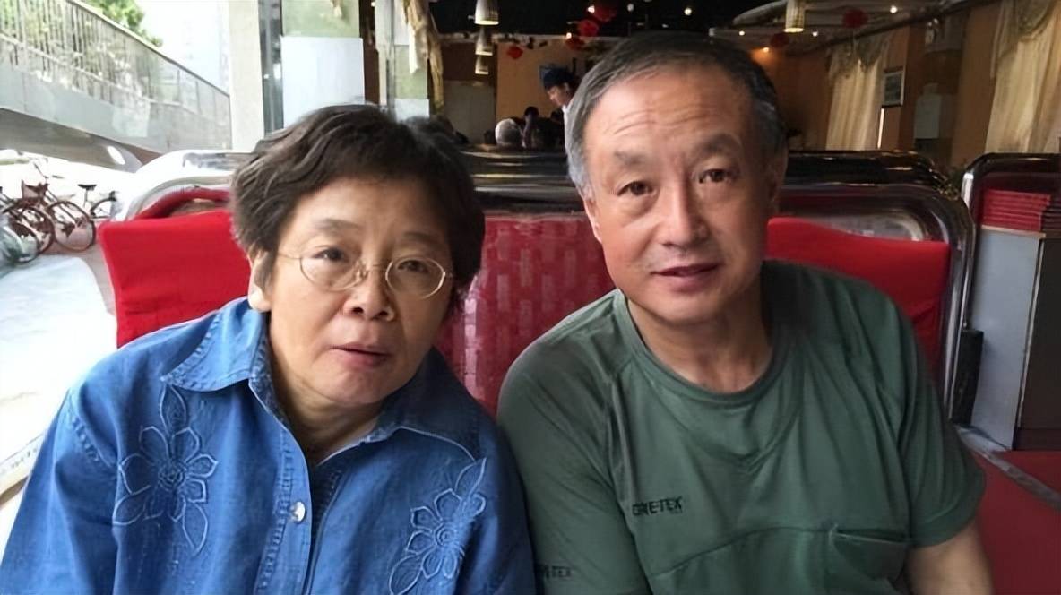 救队友失去双脚却因祸得福感动了一个女孩pg电子试玩网站免费1975年夏伯渝为(图2)