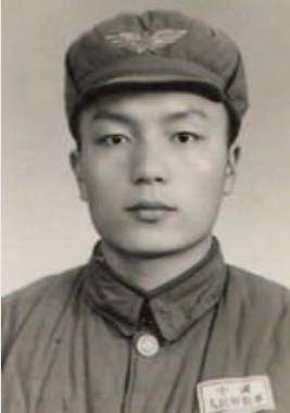 救队友失去双脚却因祸得福感动了一个女孩pg电子试玩网站免费1975年夏伯渝为(图5)