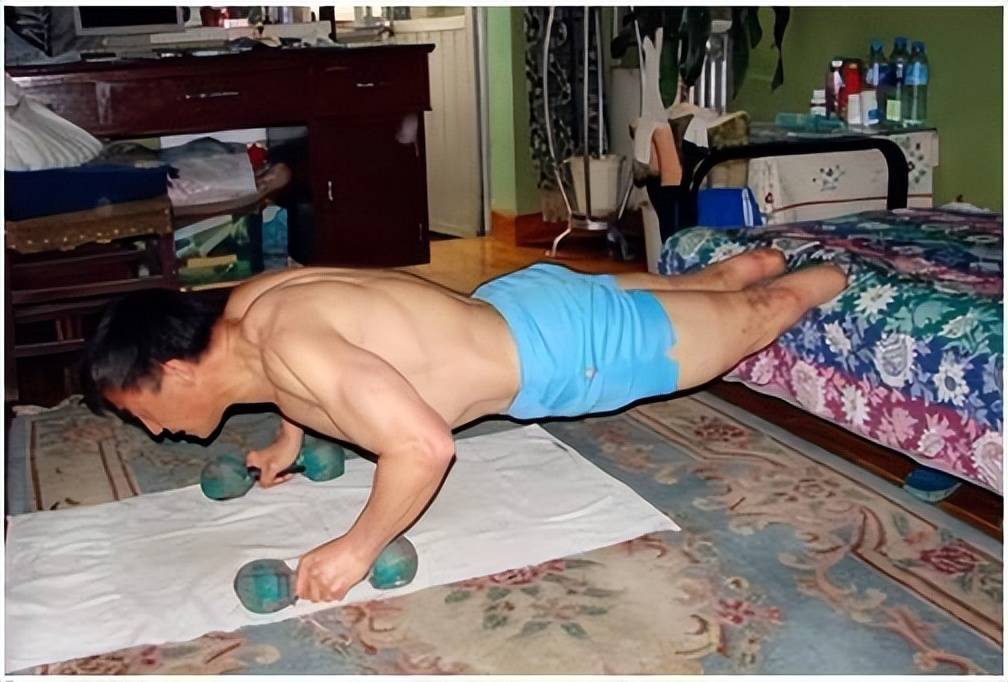 救队友失去双脚却因祸得福感动了一个女孩pg电子试玩网站免费1975年夏伯渝为(图6)