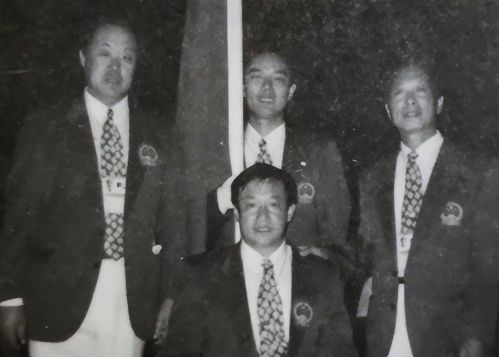 救队友失去双脚却因祸得福感动了一个女孩pg电子试玩网站免费1975年夏伯渝为(图9)